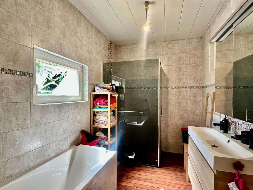 Authentique maison en pierre de plain-pied 112m2 avec 4 chambres et jardin - photo 7