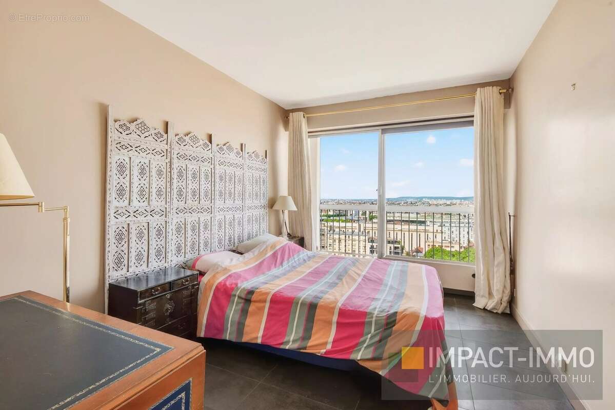 Appartement à COURBEVOIE