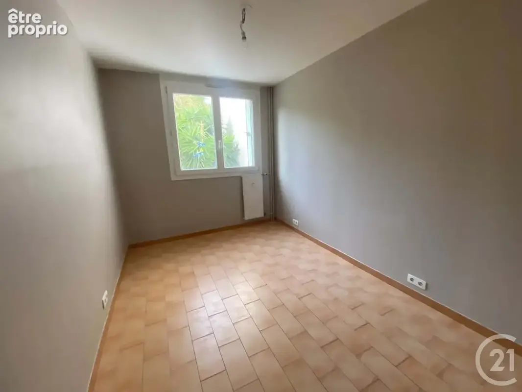 Appartement 5 pièces 82 m² à vendre à Toulon (83200) - photo 7