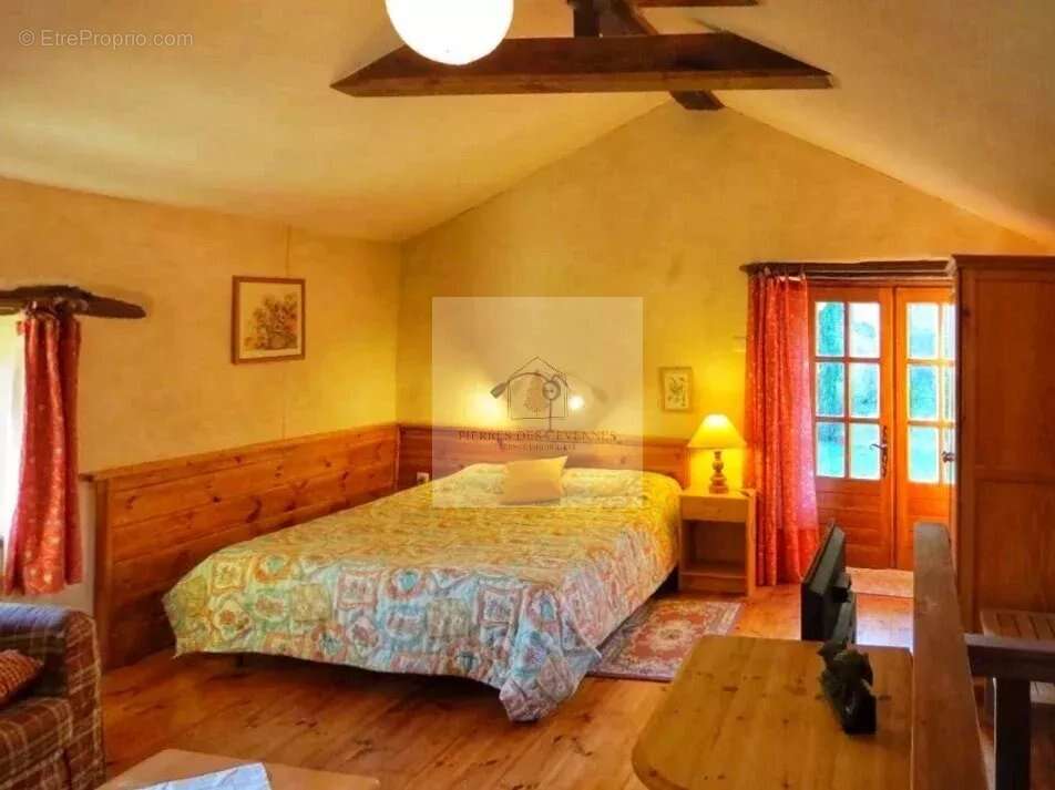 Maison à SAINT-GERMAIN-DE-CALBERTE