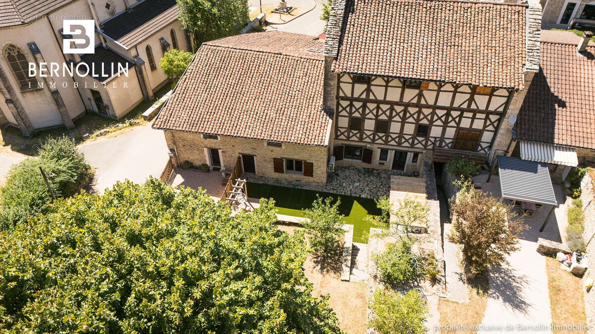 Demeure à colombage en pierre entièrement rénovée de 248 m2 en plein centre de Cuisiat - photo 19