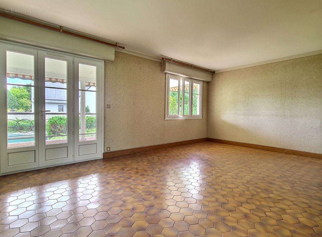 Maison avec rez-de-jardin - Vernantes (49390) - photo 7