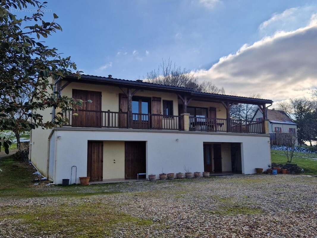 Maison 3 chambres avec grand terrain, piscine et Belle Vue. - photo 3