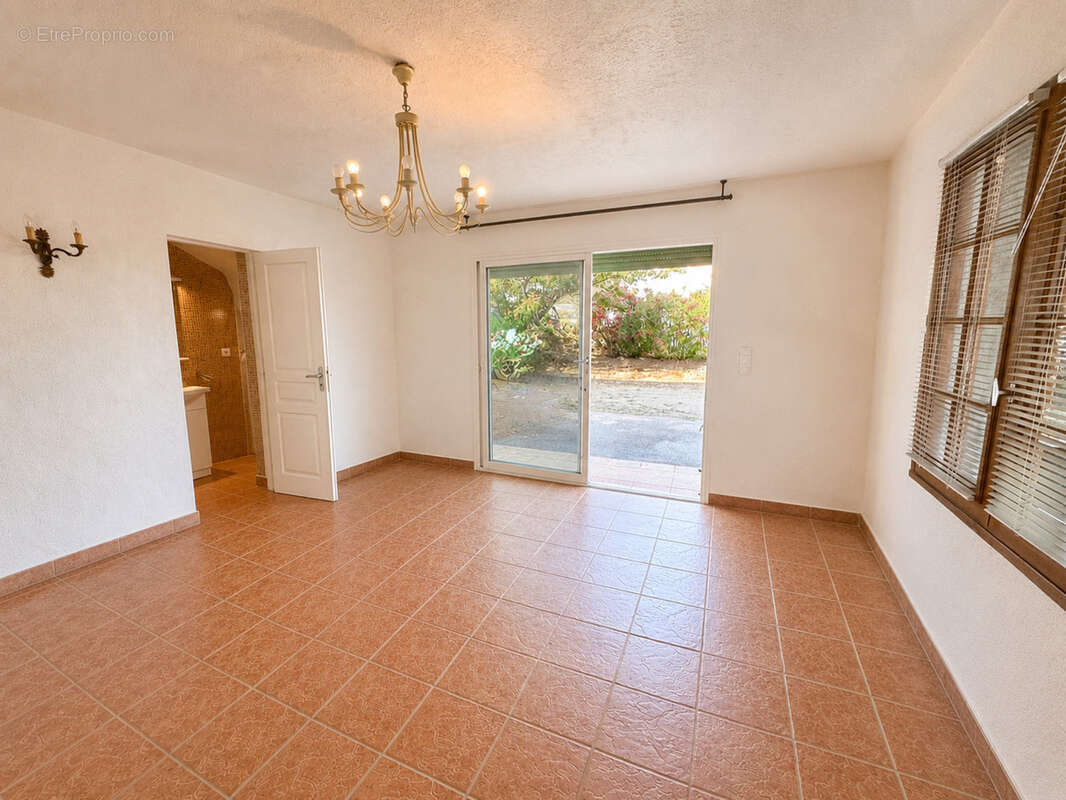 Propriété à rénover 8 pièces vue mer panoramique, 3 appartements et fort potentiel.  (20) - photo 10