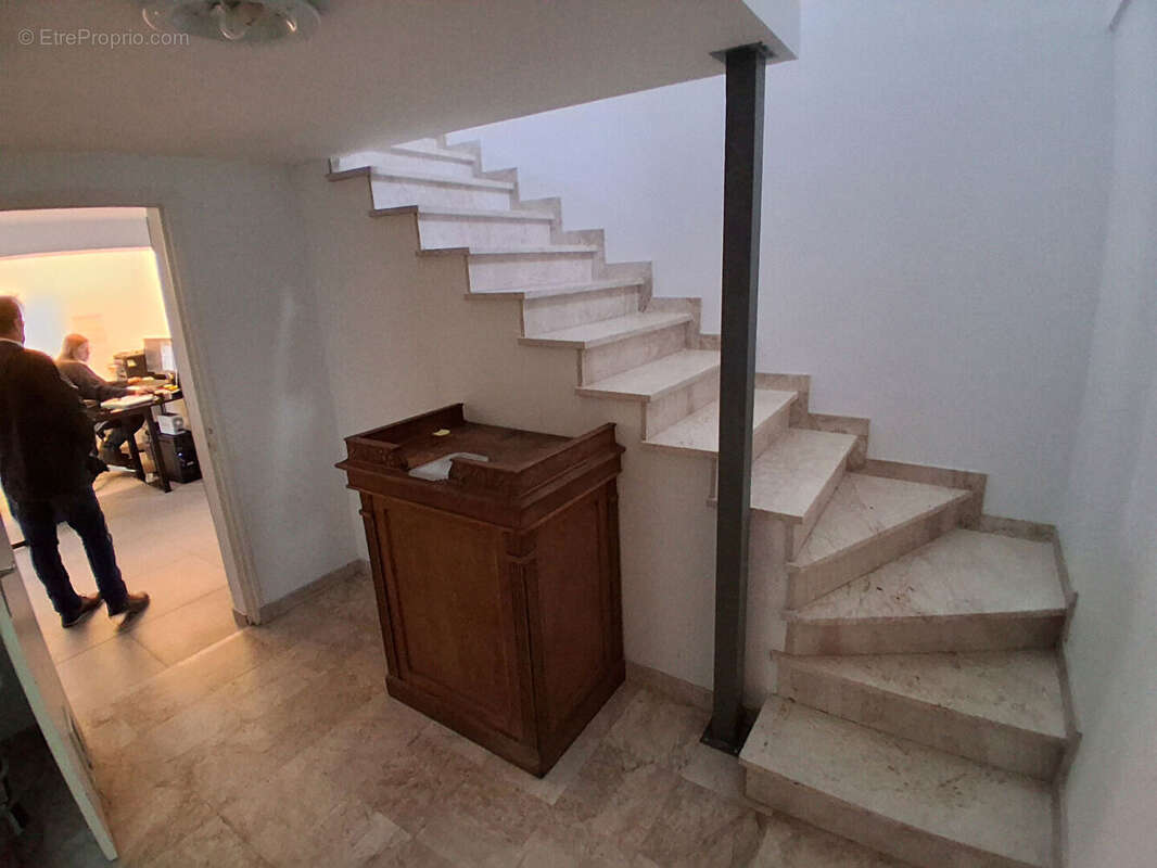 Maison 161 M2 sur 996 M2 rez de chaussée ,espace professionnel - photo 7