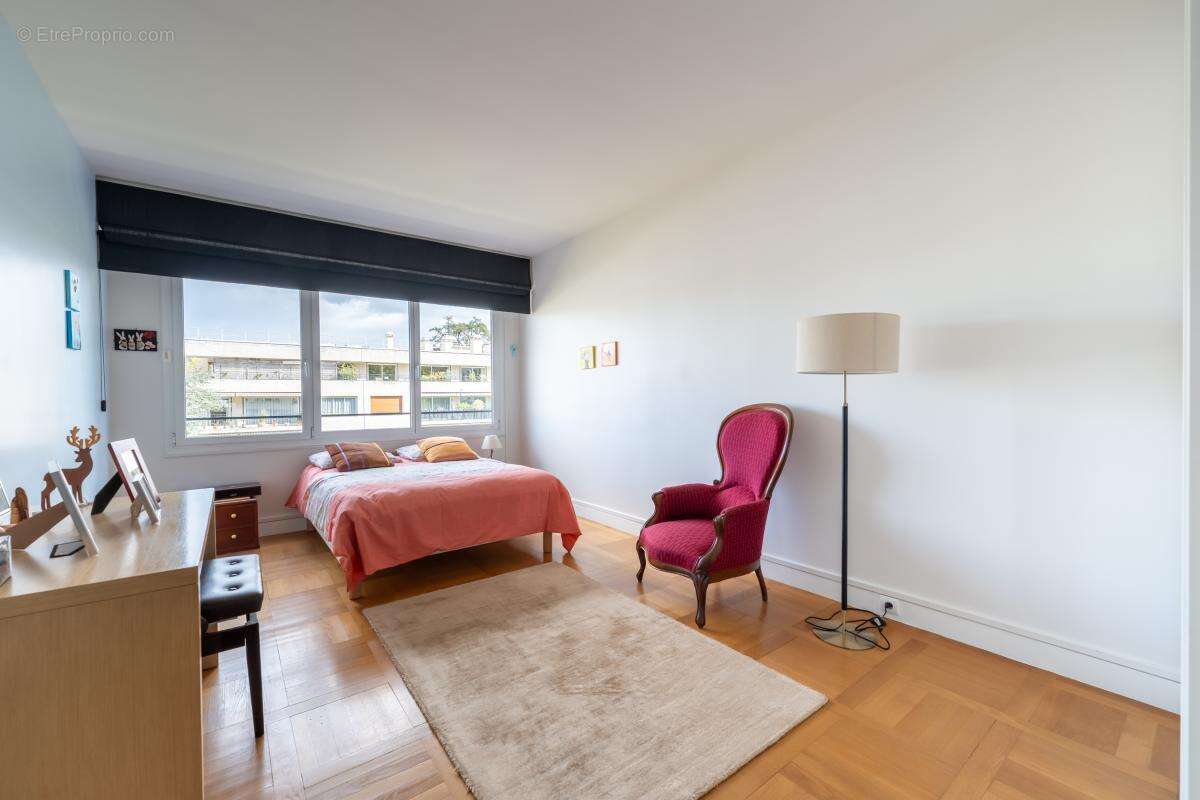 Appartement à VILLE-D'AVRAY