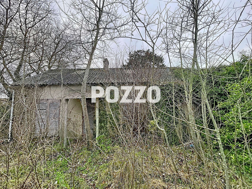 Pirou plage , 900 mètres de la plage, maison  cadastrée à démolir ou à restaurer sur un terrain  de 1130 m² - photo 2