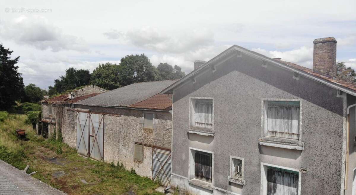 Maison à CORME-ROYAL