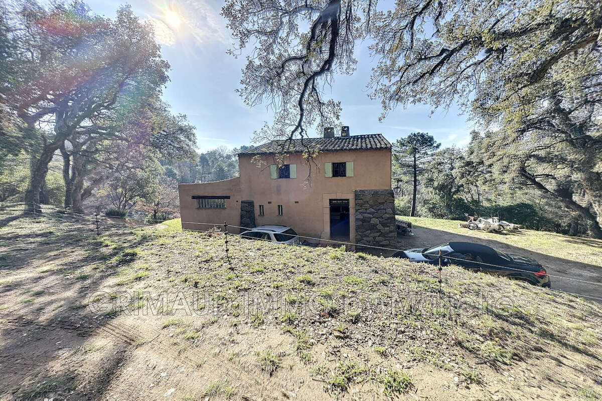 Maison à LA GARDE-FREINET
