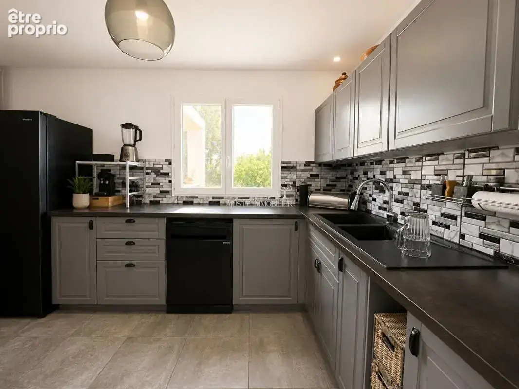 A VENDRE - Belle maison familiale T5 au calme, au fond d'une impasse à Saint-Victoret - photo 10