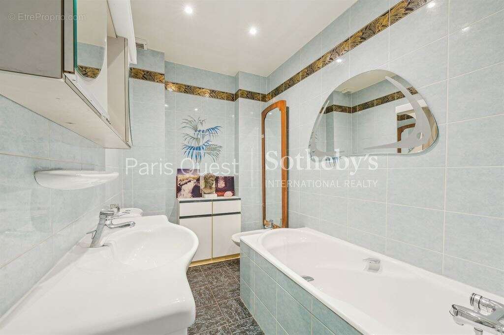 Appartement à PARIS-17E