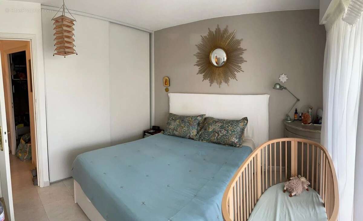 Appartement à SAINT-LAURENT-DU-VAR