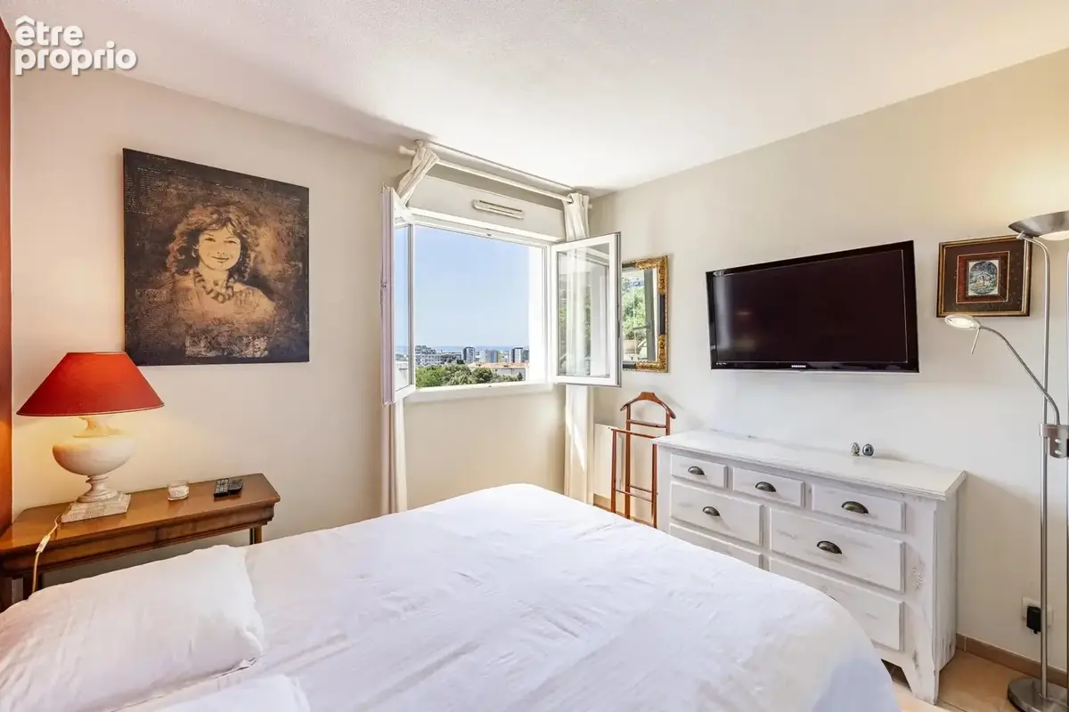 Nice – Corniche Fleurie – Superbe 4 Pièces avec Terrasse Exceptionnelle de 85 m², Vue Mer Panoramique et Piscine - photo 10