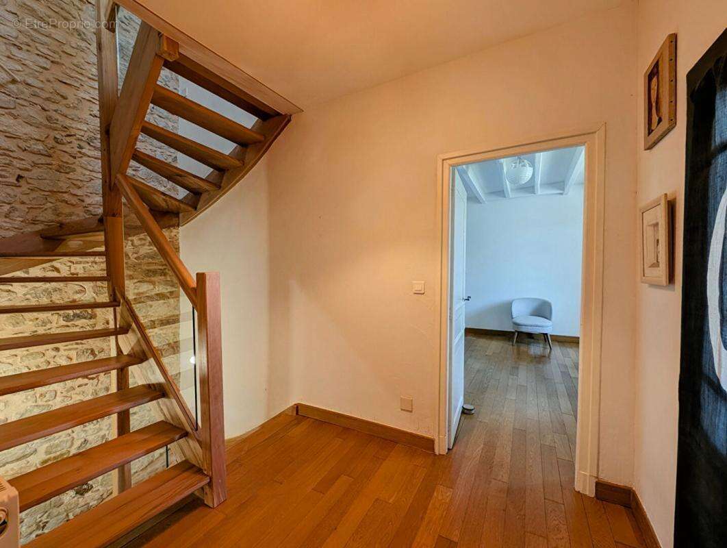 Maison Marignac Laspeyres 348 m2 avec jardin et dépendance - photo 11