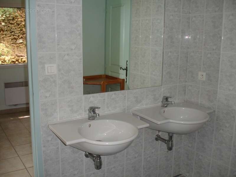 À Vendre – Gard Rhodanien -  SALAZAC Maison de Charme d'environ 200 m2 avec Piscine sur un terrain de 2079 m2 - photo 9