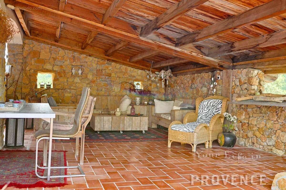 Maison à SAINT-ANTONIN-DU-VAR