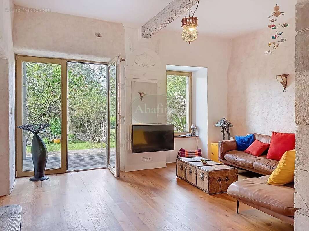 Commerce à AURIGNAC