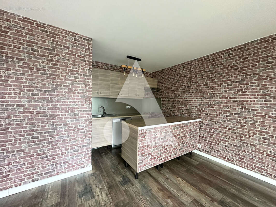 Appartement à LE COUDRAY-MONTCEAUX