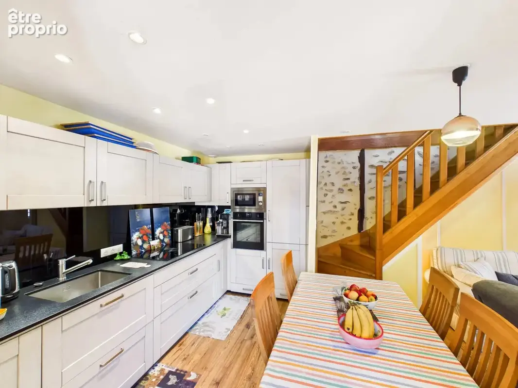Charmante propriété avec deux maisons, grange et piscine chauffée - photo 6