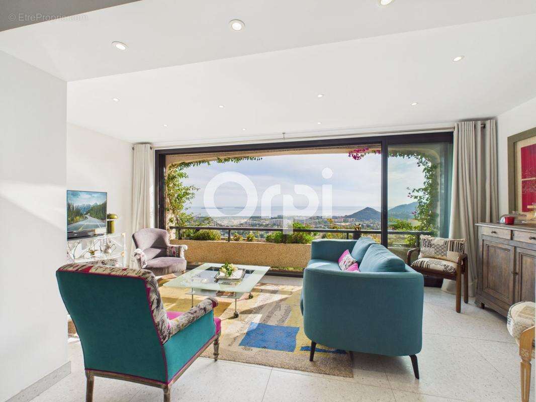 Appartement à MANDELIEU-LA-NAPOULE