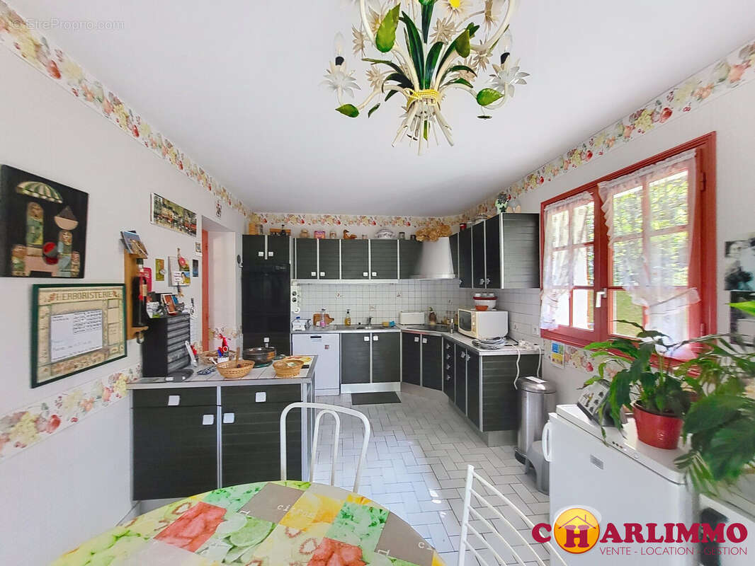 Maison 186 m² à Saint-Junien  - photo 6