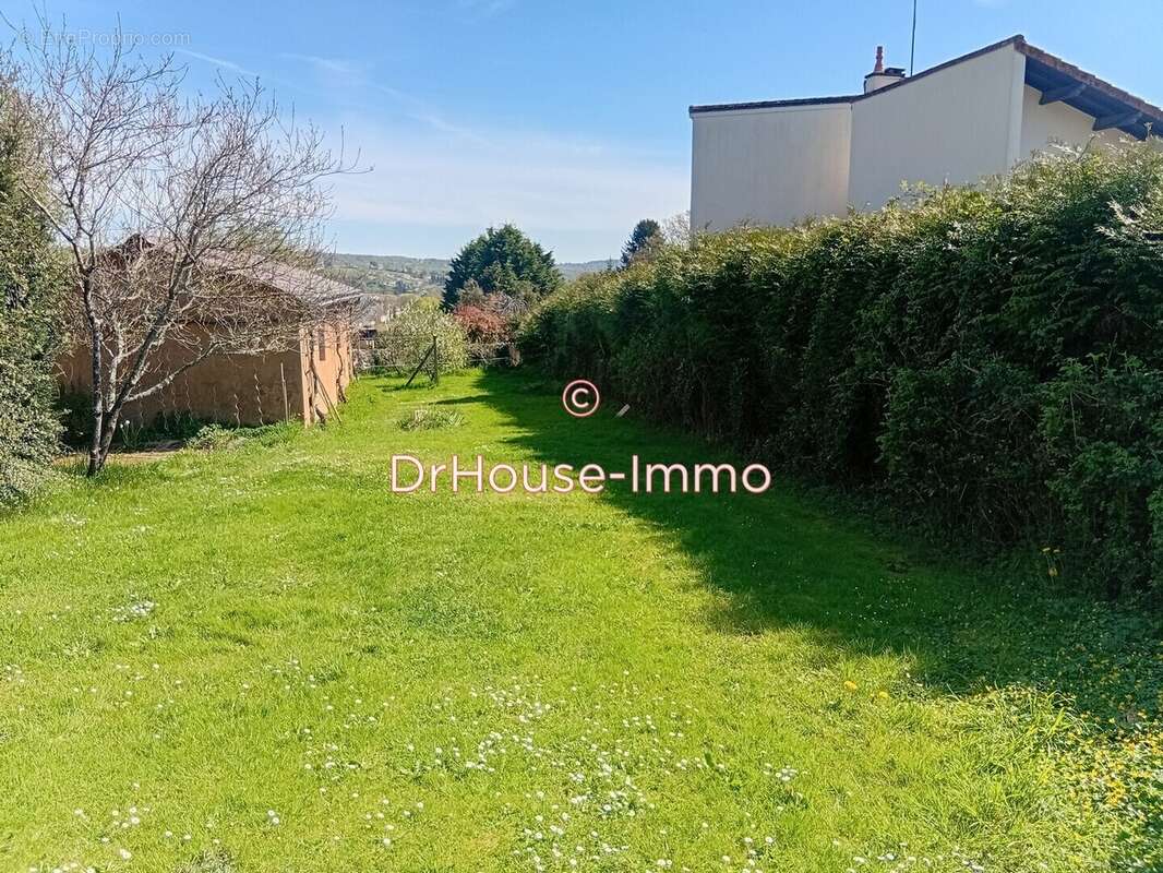 Terrain à AIXE-SUR-VIENNE