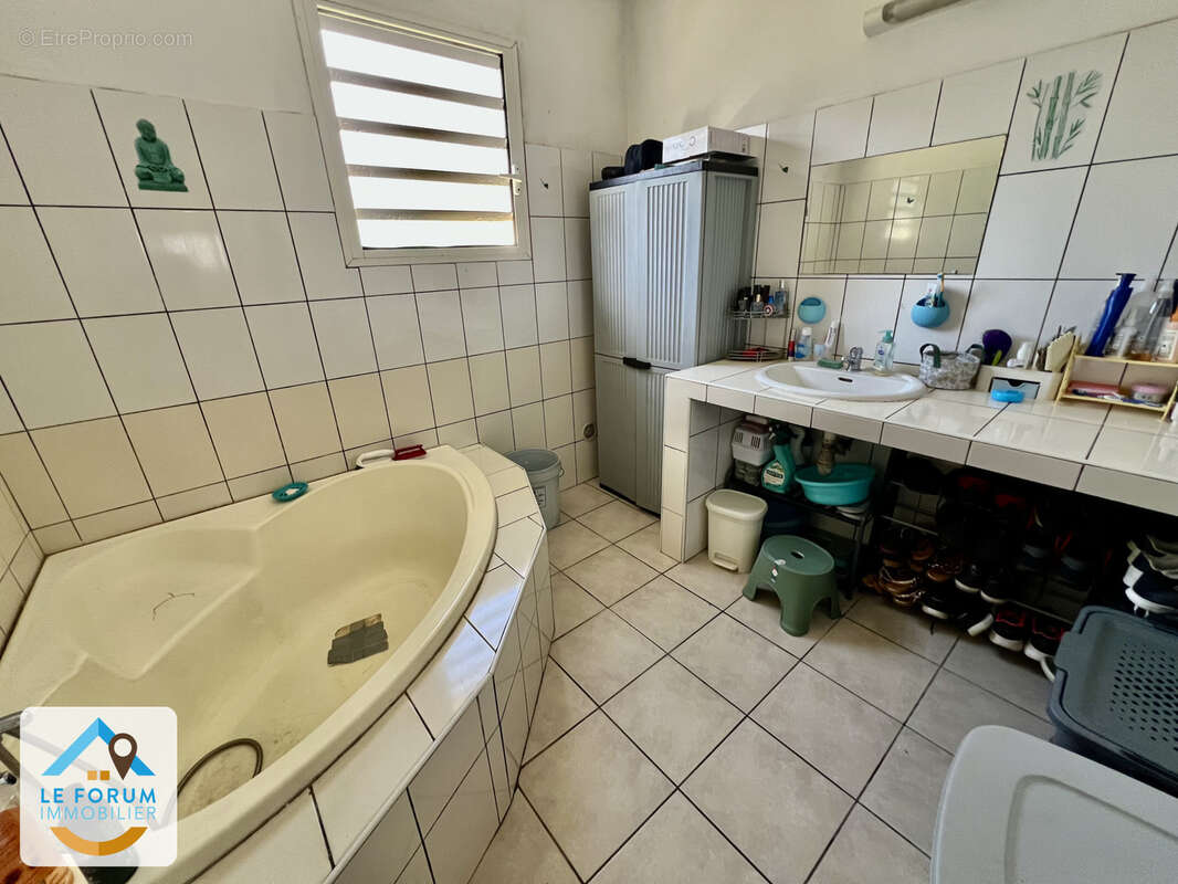 Saint joseph 97480 - villa f3 + bureau -  varangue ouverte - terrain plat et cloture - secteur recherché - photo 5