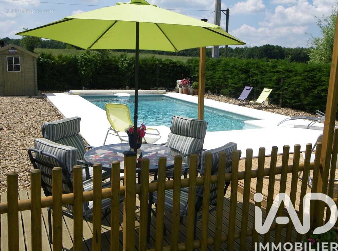 Maison 248 m² à Bournand  - photo 2