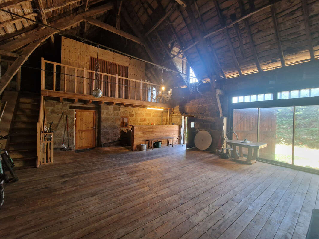 Maison de caractère en pierre avec grange   Saint-Viance - photo 17