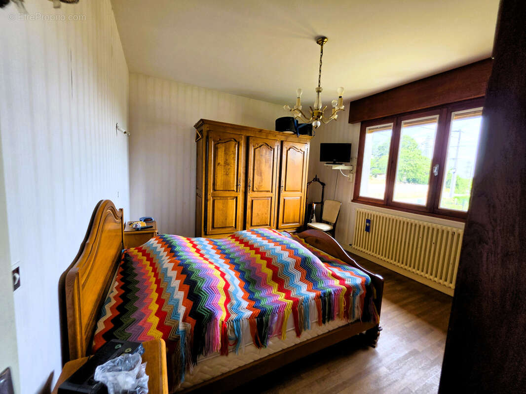 Vonnas   Maison familiale de 121,20 m2 sur terrain constructible de 2 285 m2 - photo 4