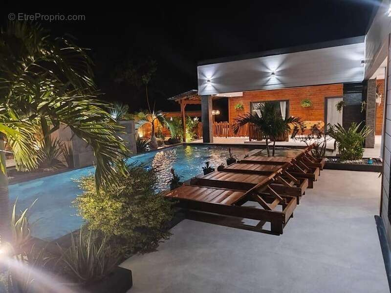Ensemble immobilier exceptionnel avec piscines à SAINT FRANCOIS (971) - photo 4