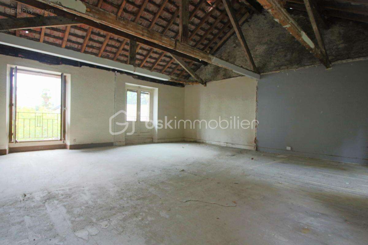 Plateaux de 82 m² répartis sur 2 niveaux avec extérieur de 80 m² en centre ville de Pau - photo 2