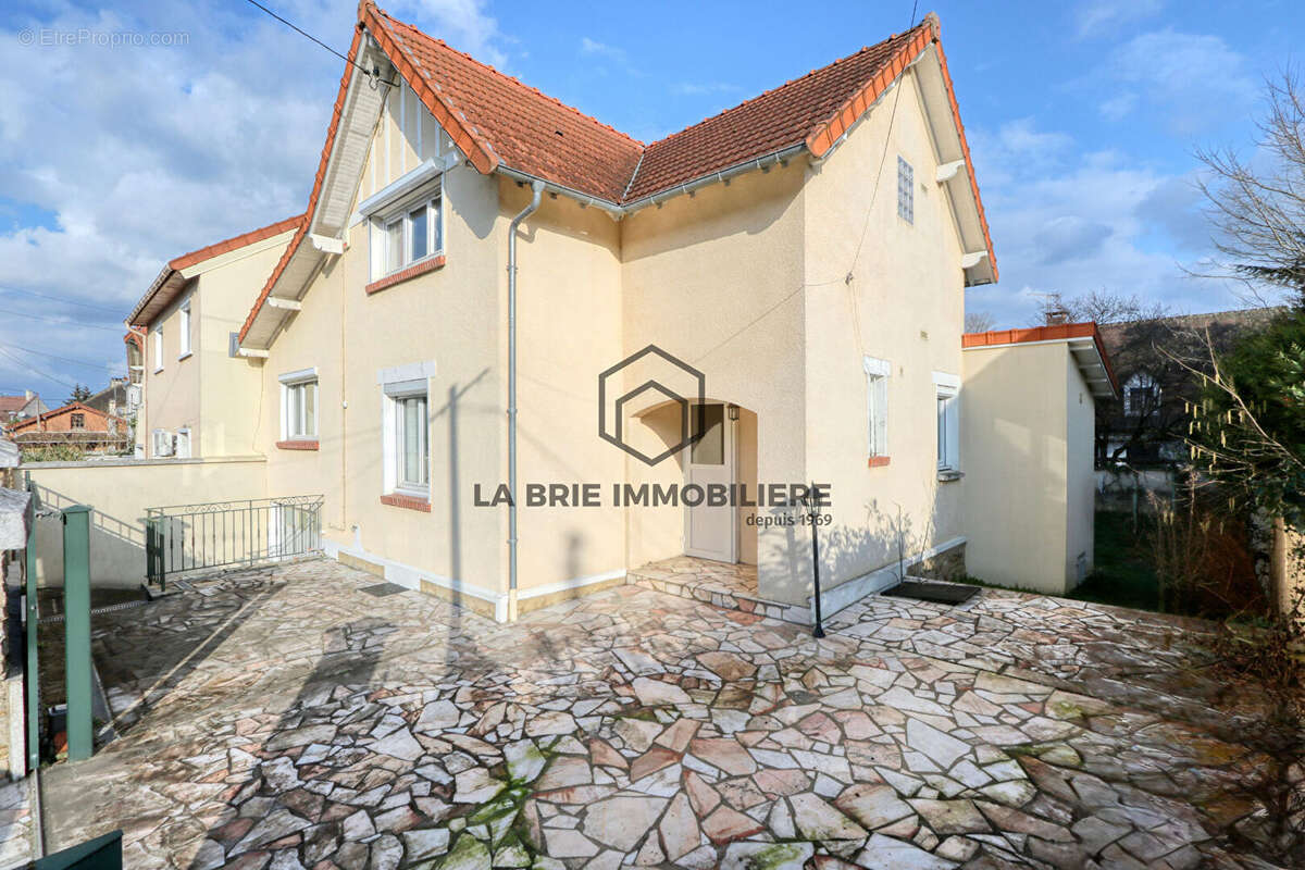 Maison à VILLECRESNES