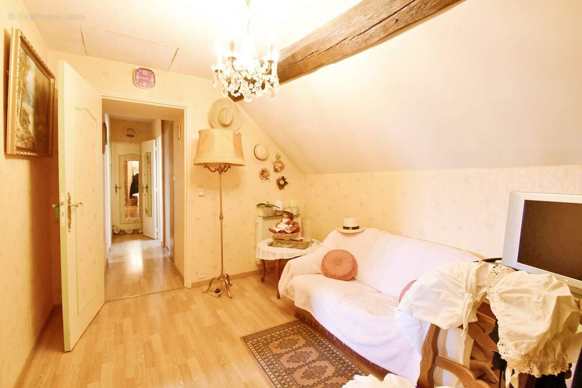 Maison à ROUSSILLON-EN-MORVAN