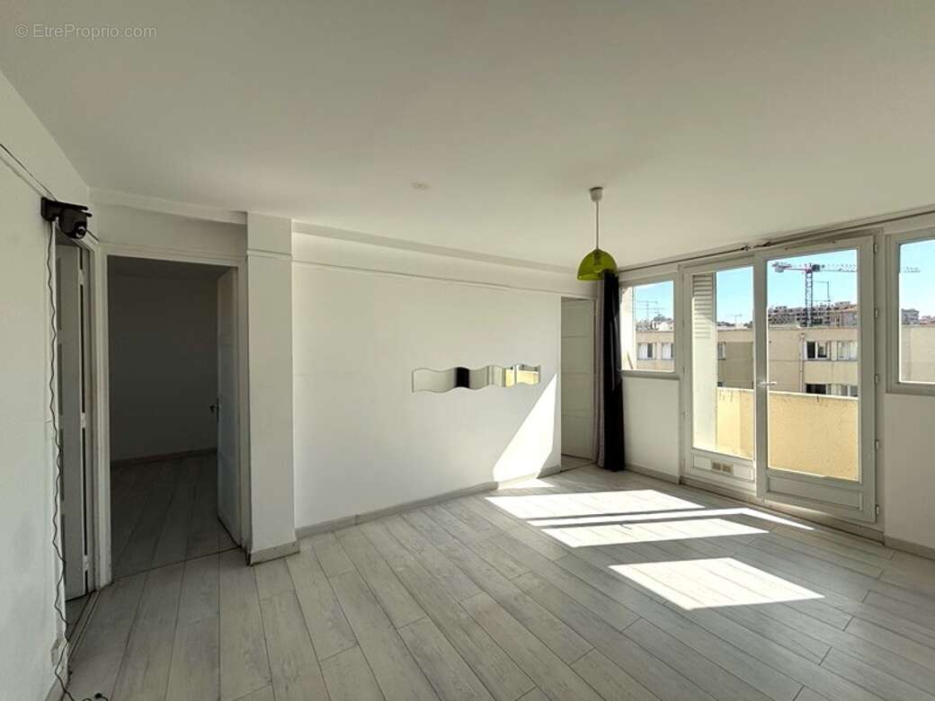 Appartement à MARSEILLE-3E
