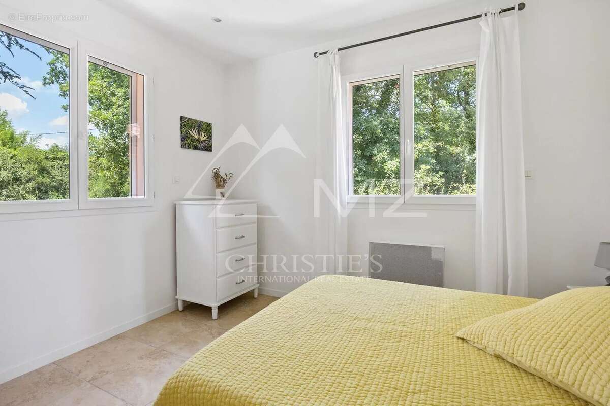 Maison à SAINT-CEZAIRE-SUR-SIAGNE