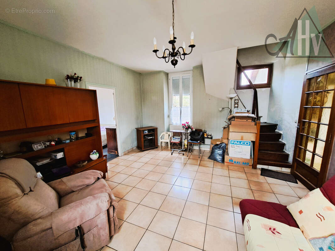 PROCHE PONT SUR YONNE (89) - Maison de 103 m2 avec 3 chambres, grange et jardin de 830 m2. - photo 4