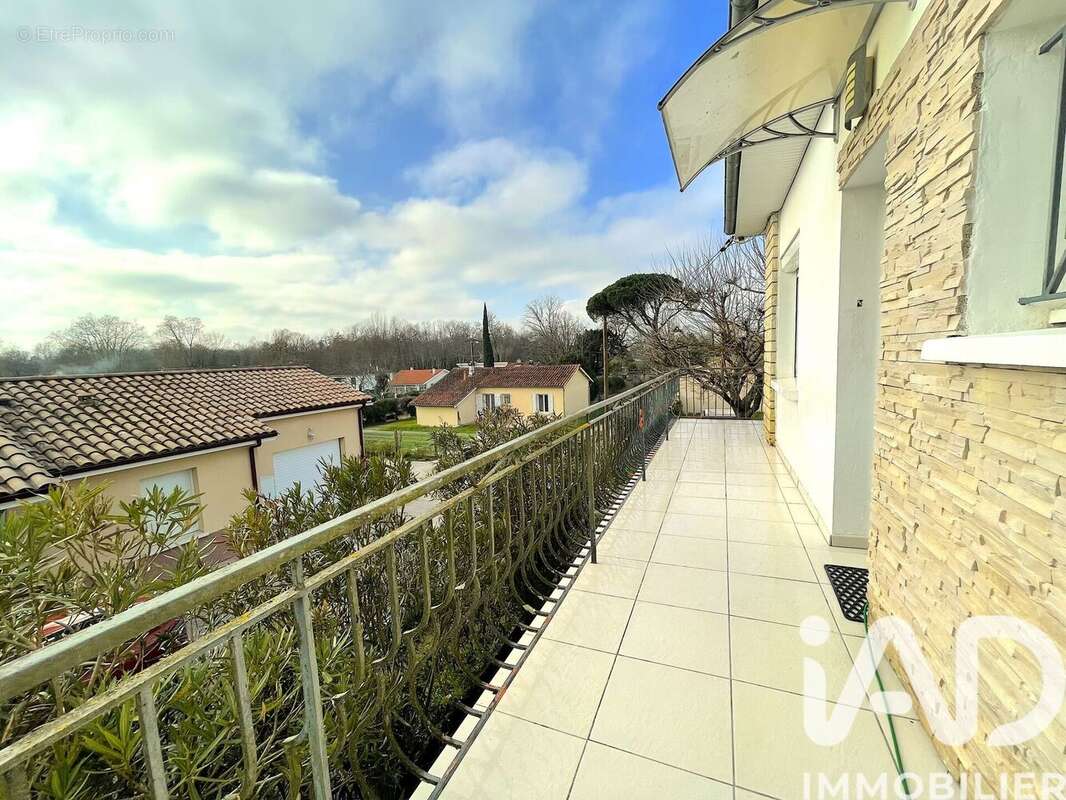 Photo 2 - Appartement à AMBARES-ET-LAGRAVE