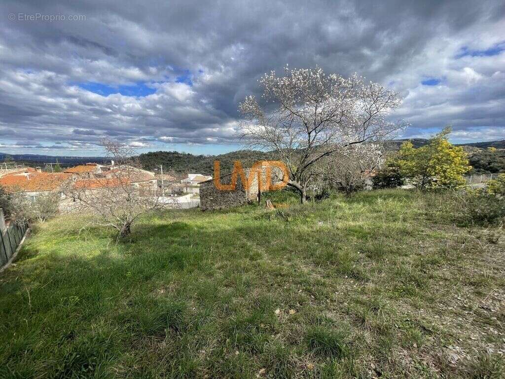 Terrain à bâtir de 881 m2 avec grange de 40 m2 au sol viabilisée - photo 5