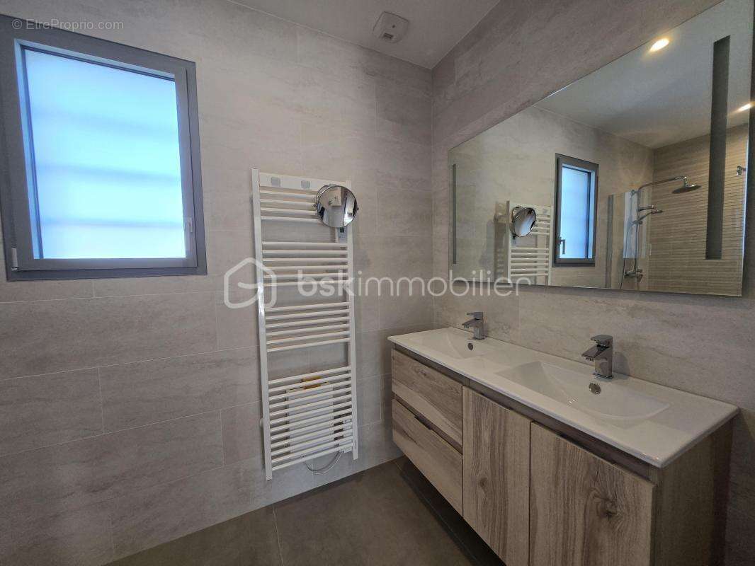 Maison à PUGET-SUR-ARGENS