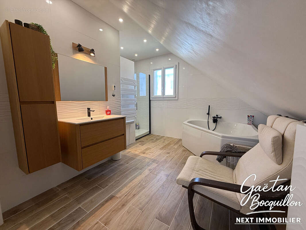 Maison à QUINCY-VOISINS