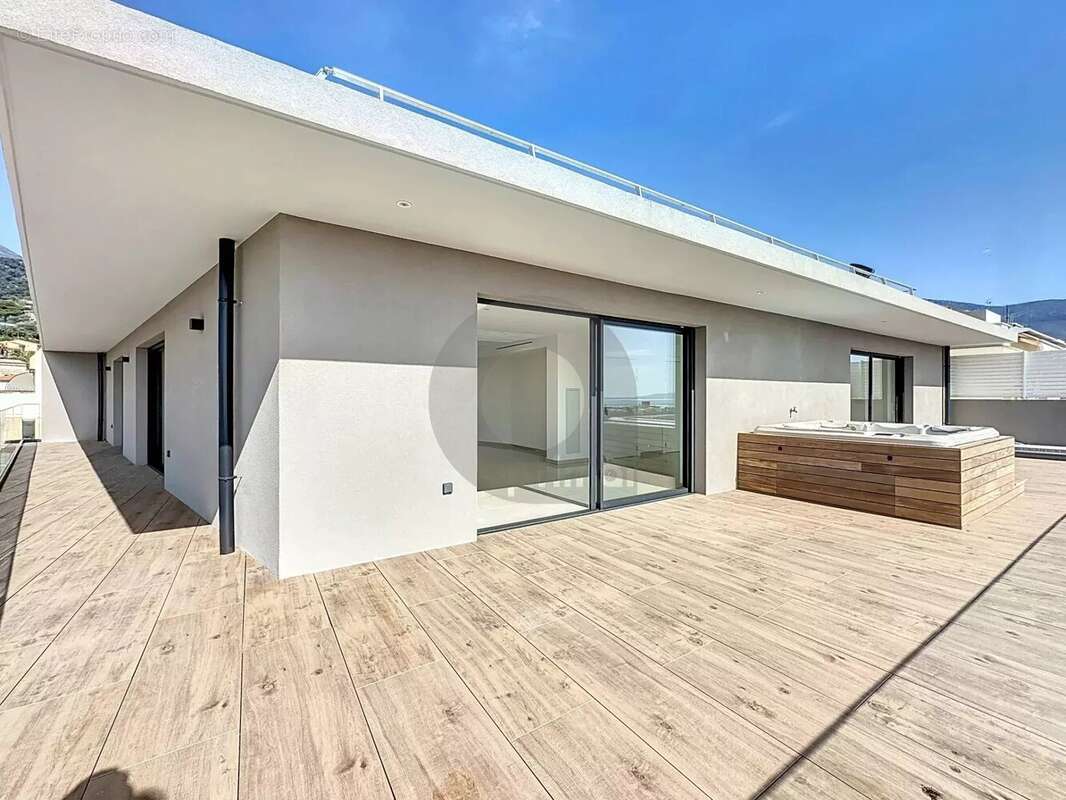 Appartement à ROQUEBRUNE-CAP-MARTIN