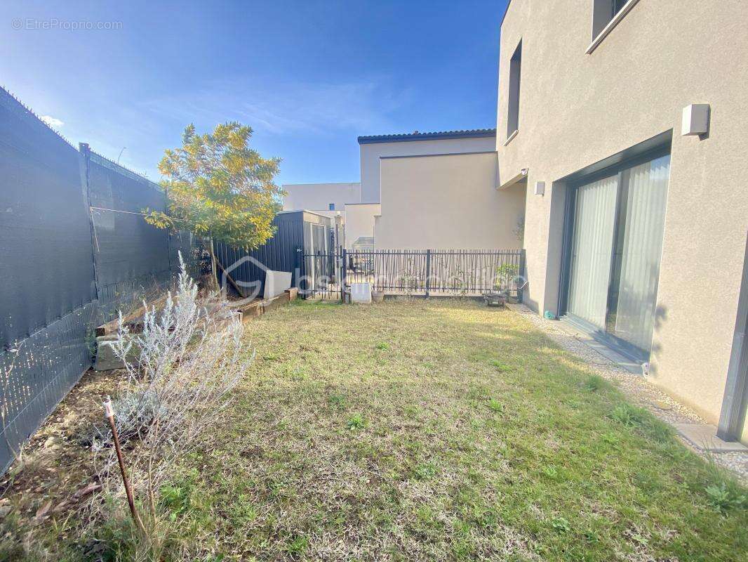 Maison à MONTELIMAR