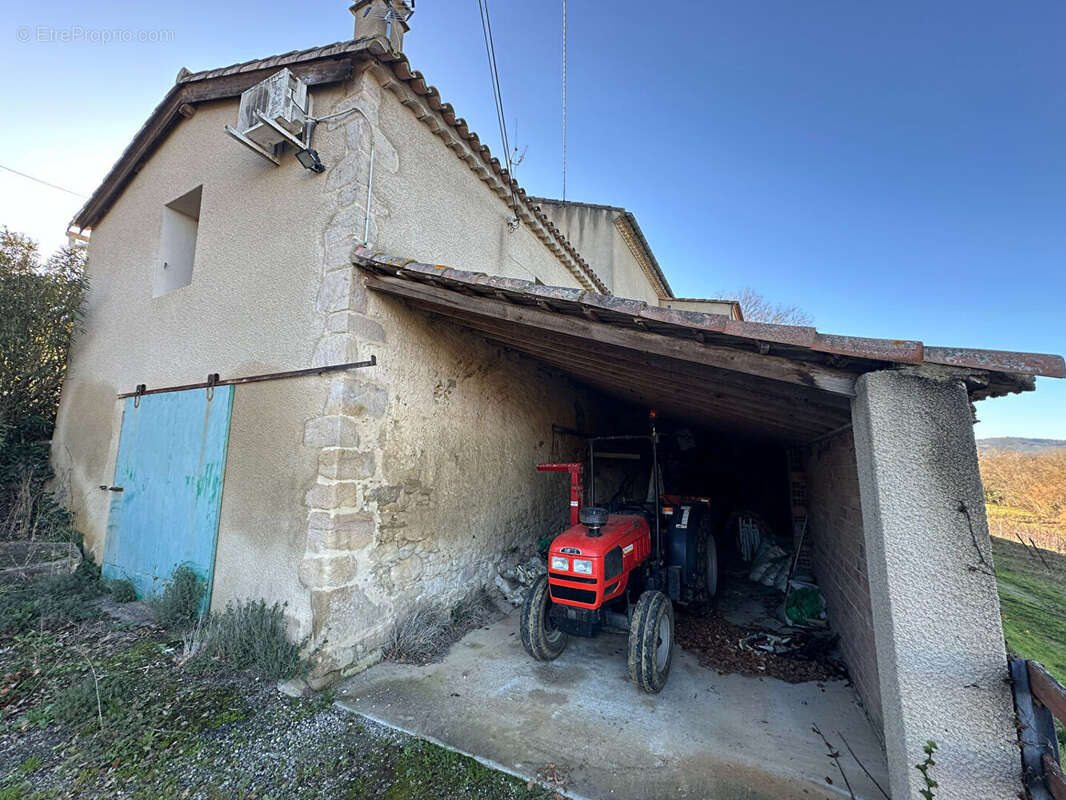 Maison à AJAC