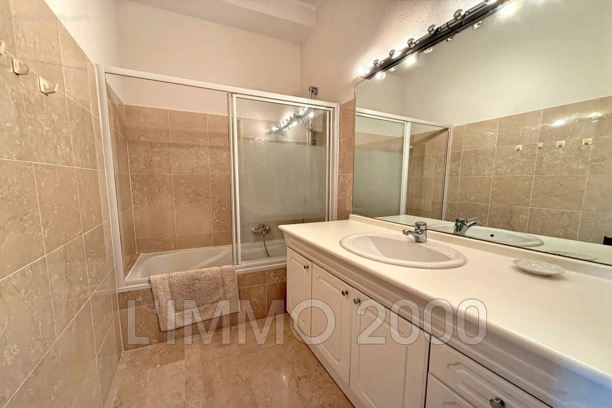 Appartement à VALLAURIS