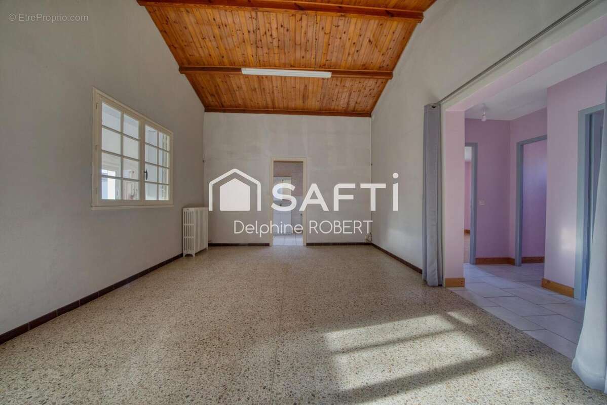 Maison 100 m² à Le Douhet  - photo 8