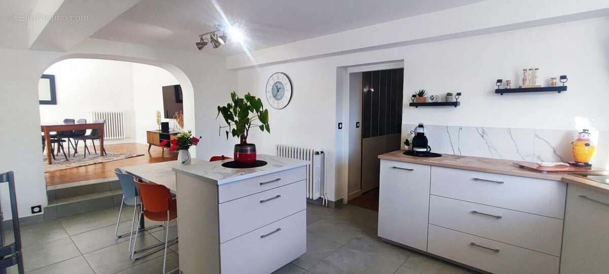 Maison à GREZIEU-LA-VARENNE