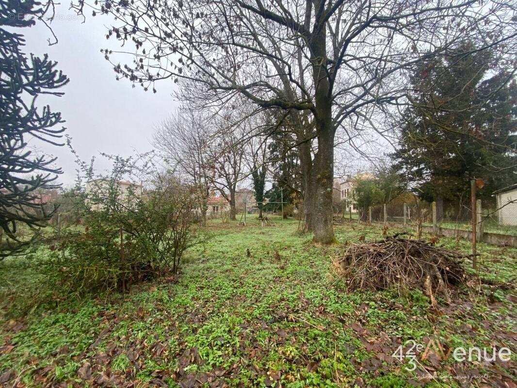 Terrain à LES VILLETTES