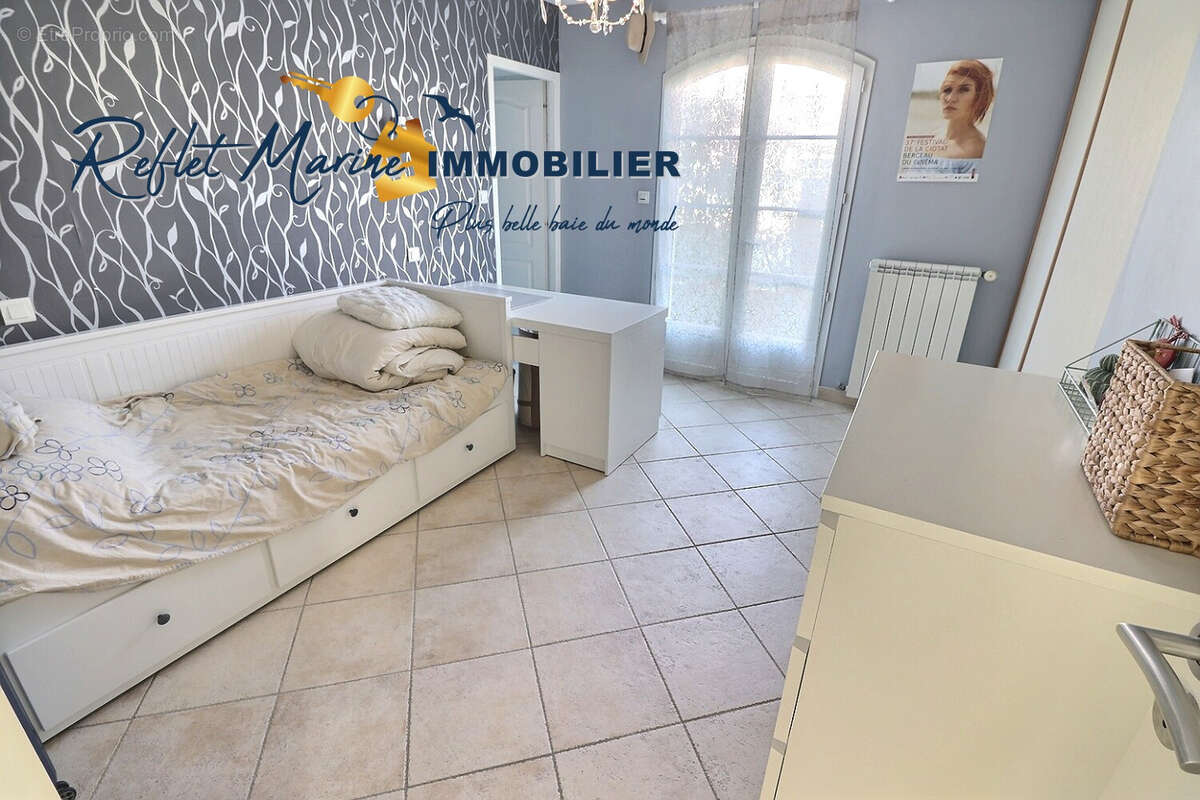 Maison à SAINT-CYR-SUR-MER