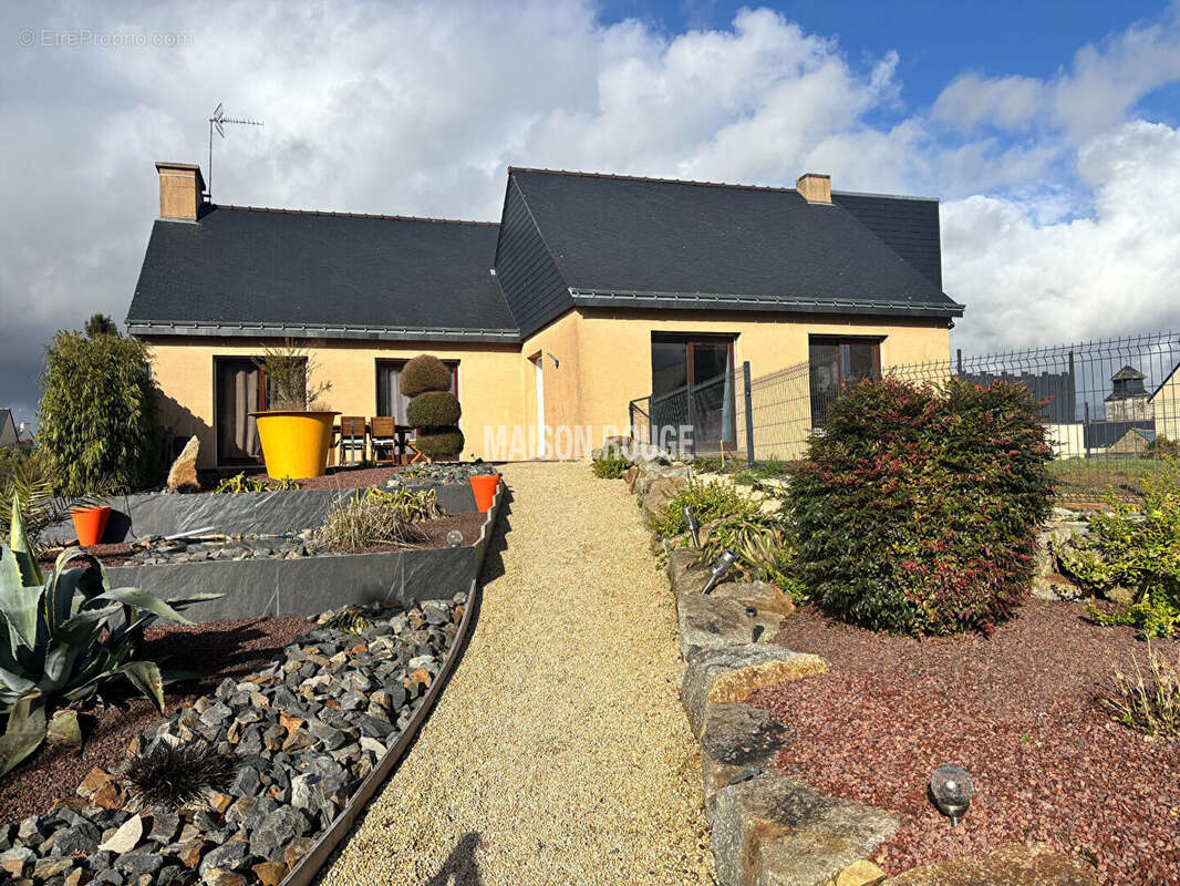 Maison à PLOUGUENAST